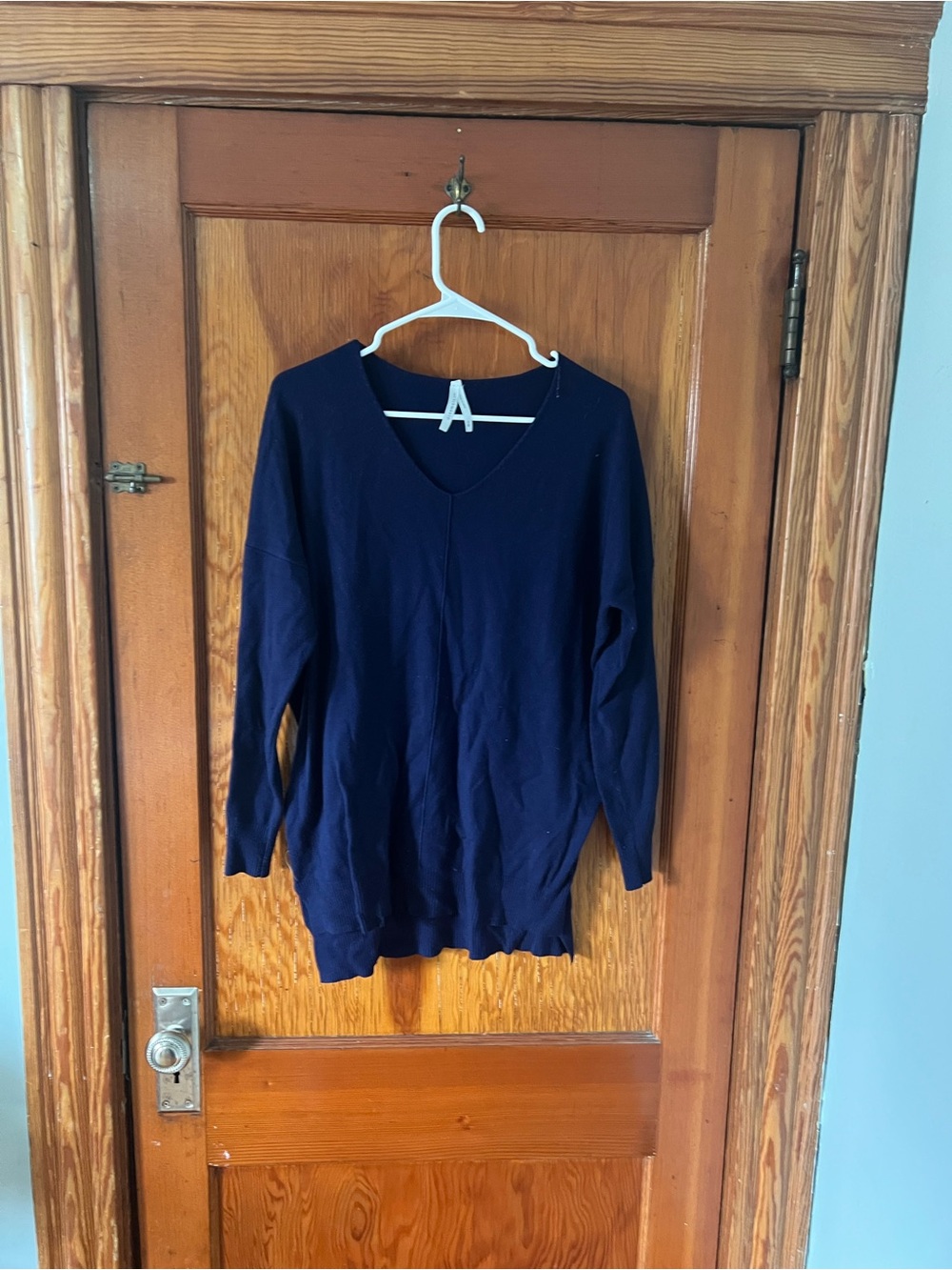 Women's Navy V-Neck Lightweight Pullover Sweater